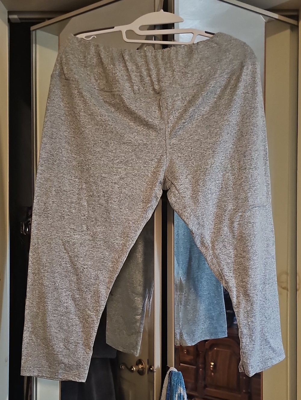 Women's Gray Capri Active Stretch Pants
